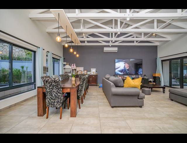 4 BEDROOM FREEHOLD FOR SALE IN COWIES HILL